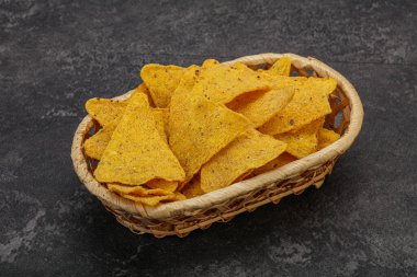 Meksika mısır cipsi üçgen yığını.