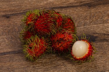 Tropikal tatlı egzotik meyve Rambutan yığını