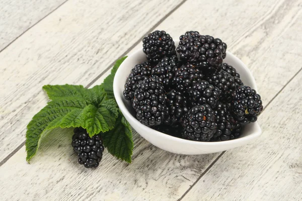 Sweet Tasty Ripe Blackberry Heap Leaf — Stock Photo, Image