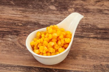 Tatlı salamura mısır tohumları kasede