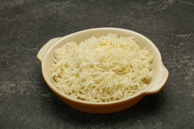 Buharda pişmiş Hint basmati pilavı.