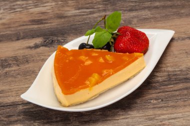 Kayısılı cheesecake çilekli ve naneli.