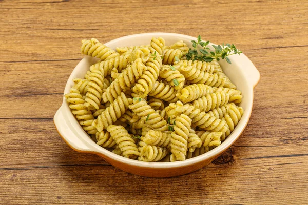 Pasta Italiana Fusilli Pesto — Foto Stock