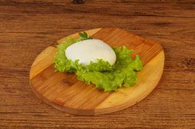 İtalyan Mozzarella peynir topu denize düştü.