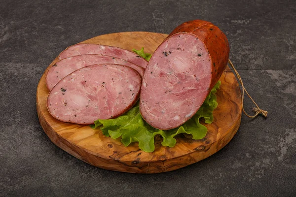 Baharatlı ve otlu füme jambon.