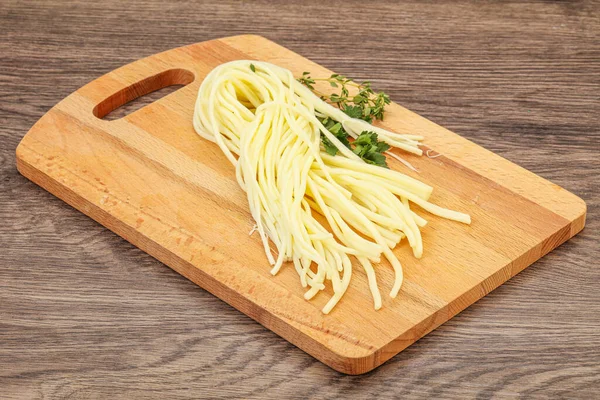 Chechil Spaghetti Brânză Gustare Peste Bord — Fotografie, imagine de stoc