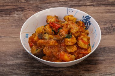 İstiridye soslu tavuk ve sebzeli kişniş.