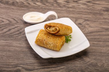 Ekşi kremalı krep.