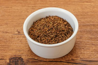 Aroma mutfağı kâsede kurutulmuş zeera tohumları.