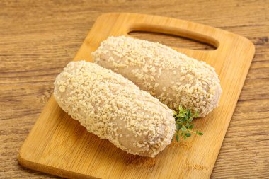 Fırında pişmemiş tavuk pirzolası.