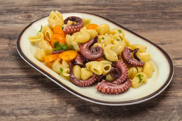 Pasta Met Octopus Peterselie Gele Tomaten — Stockfoto