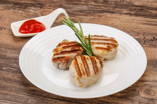 Médaillon Porc Grillé Avec Sauce Tomate Servi Romarin — Photo