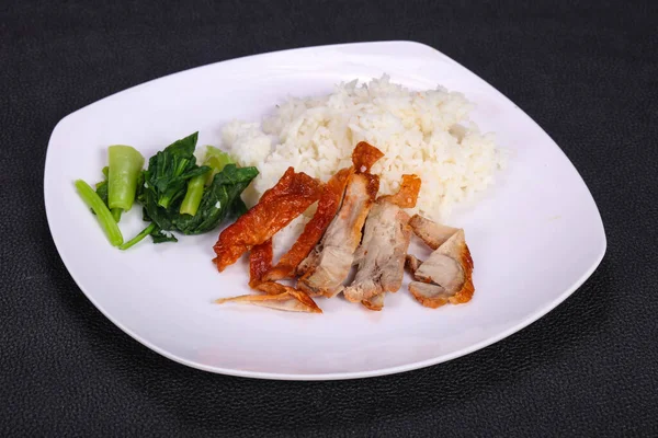 Kavrulmuş ördek göğsü ve otlar ile Pirinç