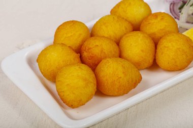 Lezzetli kızarmış patates topları.