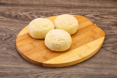 Çiğ patates ezmesi - doldurulmuş patates pirzolası - pişirmek için.