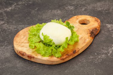 İtalyan Mozzarella peynir topu denize düştü.
