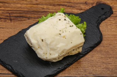 Izgara için naneli Yunan Halloumi peyniri
