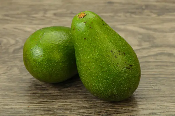 Due Verdure Verdi Esotiche Mature Avocado — Foto Stock