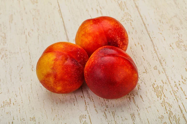 Ώριμα Γλυκά Νόστιμα Κόκκινα Φρούτα Νεκταρίνια — Φωτογραφία Αρχείου