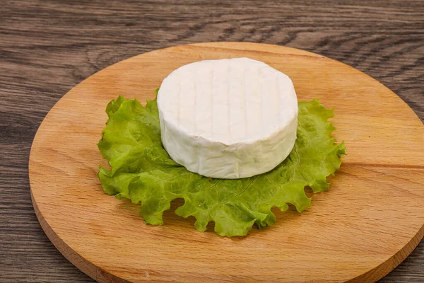 Delicioso Tradicional Brie Rodada Queijo Macio — Fotografia de Stock