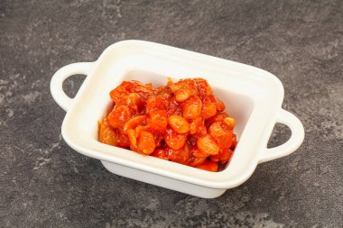 Domates soslu ve biberli fırında böbrek.