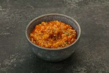 Geleneksel Gürcistan Kharço çorbası. Et ve baharatlı.