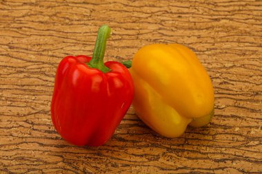 Olgun iki tatlı Bulgar dolma biberi