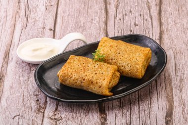 Ekşi kremalı krep.