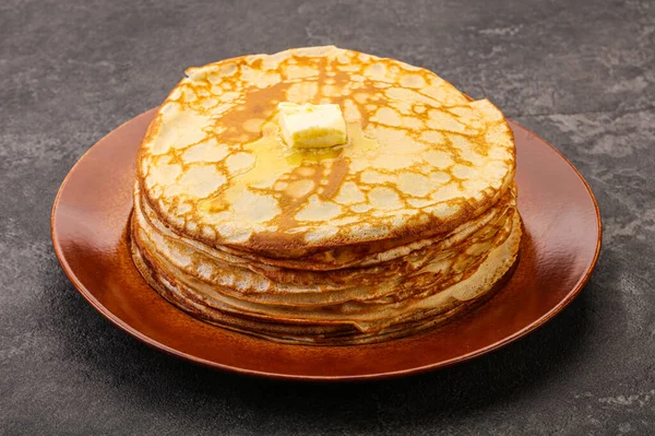 Stack Med Ryska Traditonala Pannkakor Med Smör — Stockfoto