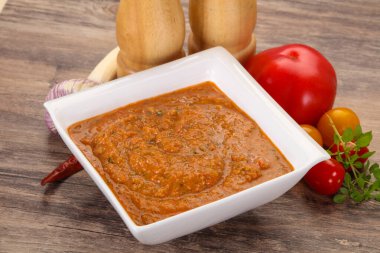 Meşhur İspanyol soğuk domates çorbası.