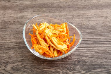 Havuçlu ve baharatlı Kore soya kuşkonmazı.