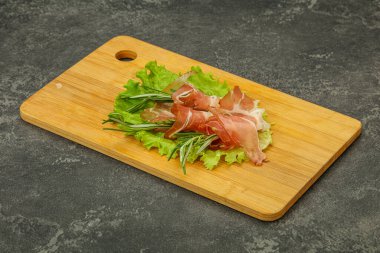 Biberiyeli dilimlenmiş domuz eti.