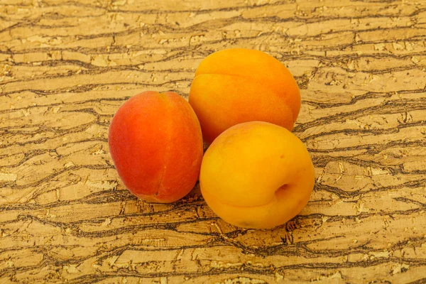 Φρέσκα Ώριμα Γλυκά Λίγα Φρούτα Βερίκοκων — Φωτογραφία Αρχείου