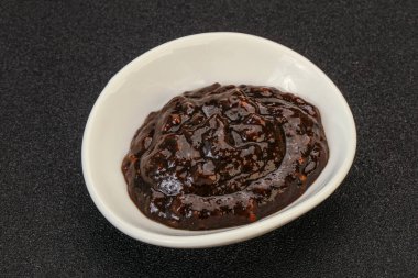 Kasede acı biber sosu var.