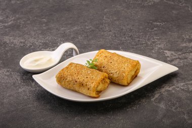 Ekşi kremalı krep.