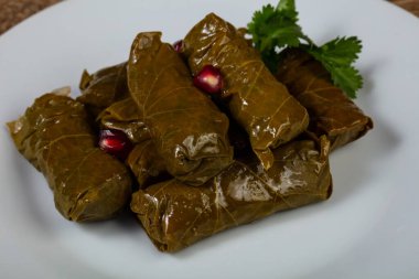 Kafkas geleneksel Dolma - üzüm yapraklarında kıyma
