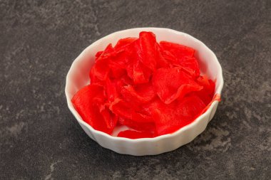 Asya mutfağı terbiye edilmiş zencefil kökü kasede.