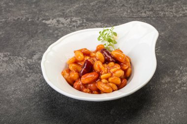 Domates sosunda çeşitli böbrekler pişirdim.