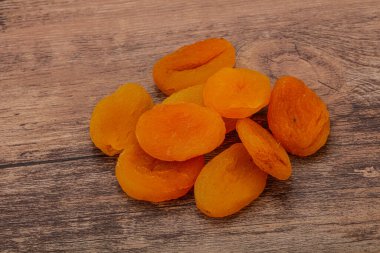 Tatlı, sarı, kurutulmuş kayısı yığını