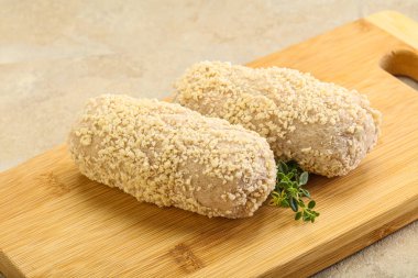 Fırında pişmemiş tavuk pirzolası.