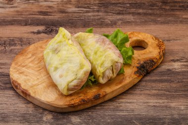 Ev yapımı çiğ lahana ve yemek pişirmek için et.