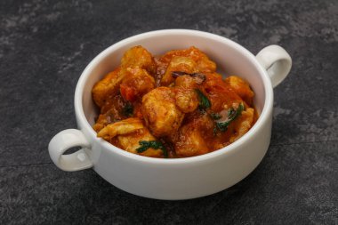 İstiridye soslu tavuk ve sebzeli kişniş.