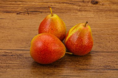 Tatlı olgun armut alabalığı meyvesi