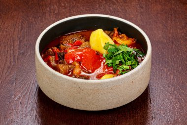 Sebzeli ve şifalı domates çorbası.