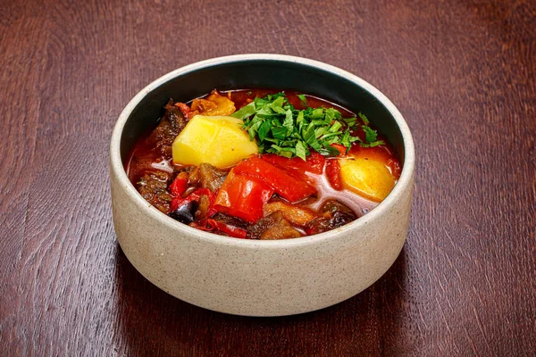 Sebzeli ve şifalı domates çorbası.