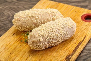 Fırında pişmemiş tavuk pirzolası.