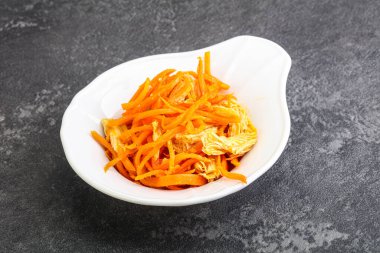 Havuçlu ve baharatlı Kore soya kuşkonmazı.