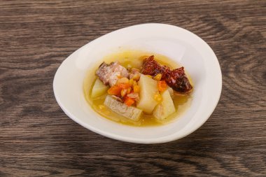 Füme domuz pirzolası ve bezelye çorbası.