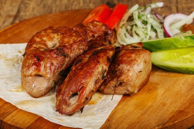 Domuz kebabı - Sashlik barbeküsü yedi sebze