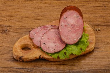 Baharatlı ve otlu füme jambon.